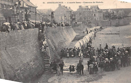 Arromanches           14       A Marée Basse. Concours De Diabolo      (voir Scan) - Arromanches