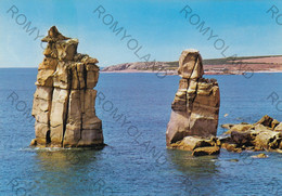 CARTOLINA  CARLOFORTE,CARBONIA-IGLESIAS,SARDEGNA,LE COLONNE,MARE,ESTATE,VACANZA,SPIAGGIA,BARCHE A VELA,VIAGGIATA 1994 - Carbonia