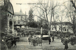 Terrasson * La Place Du Foirail * Marché Aux Boeufs Bestiaux * Foire Marchands - Sonstige & Ohne Zuordnung