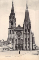 CPA - CHARTRES - La Cathédrale Et Son Parvis - Chartres