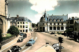 Montargis * La Place Mirabeau * Automobile Voiture Ancienne - Montargis