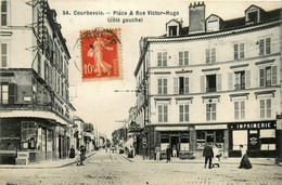Courbevoie * Place Et Rue Victor Hugo , Côté Gauche * Coiffeur Imprimerie Café - Courbevoie