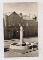 0-7580 WEISSWASSER, Glasmacherbrunnen, Bahnhof, 1958 - Weisswasser (Oberlausitz)