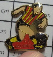 3119 Pin's Pins / Beau Et Rare / THEME : SPORTS / FOOTBALL CLUB FC NALINNES Commune Belge De Ham-sur-Heure-Nalinnes Situ - Football