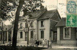 Bezons * Rue Et Vue Sur La Mairie * Hôtel De Ville * école ? - Bezons