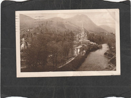 114961          Francia,    Lourdes,    La  Basilique  Et  Le  Monument  Interallie   P. D.,  VG  1939 - Lourdes