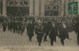 Les Obsèques Des Victimes De La République - M.M.Briand, Millerand, Brun à La Sortie De L'Eglise - Begrafenis