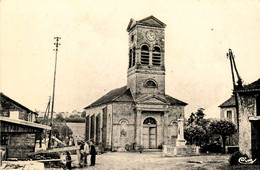 Chauffourt * Place Du Village , Monument Aux Morts Et église * Villageois - Sonstige & Ohne Zuordnung