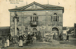 Biesles * Place Et Hôtel De Ville * Villageois Abreuvoir Chevaux Attelage - Sonstige & Ohne Zuordnung