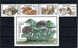 Maldives 1986 . Mushrooms. 4v.+ S/S - Malediven (1965-...)