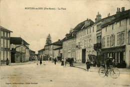 Montier En Der * La Place * Café De La Place * Hôtel Des Voyageurs - Montier-en-Der