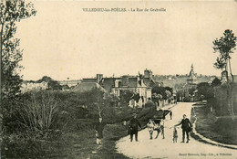 Villedieu Les Poêles * La Rue De Granville * Villageois - Villedieu