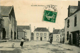Allaire * La Place De L'église Du Village * Hôtel Café BOCQUEL - Allaire