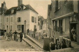 Auxerre * La Rue De L'yonne Et Les Vieilles Maisons * Escalier - Auxerre