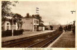 Les Clayes Sous Bois * La Gare * Arrivée Train Locomotive Machine * Ligne Chemin De Fer Yvelines - Les Clayes Sous Bois