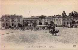 PALAIS DU GRAND TRIANON  ( YVELINES )     LA FACADE .   ( ATTELAGE ) - Autres Communes