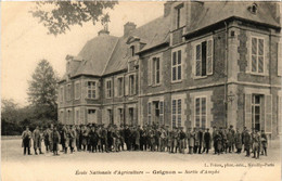 CPA GRIGNON École Nationale D'Agriculture. Sortie D'Amphi (509791) - Grignon