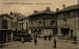 CPA LA TALAUDIERE Place De La Mairie Arret Du Chemin De Fer (574820) - Andere Gemeenten