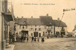 Vercel * Un Coin De La Place Du Village * Automobile Voiture Ancienne * Cachet Militaire Au Dos - Autres & Non Classés