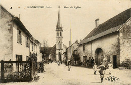 Mandeure * La Rue De L'église Du Village * Villageois - Andere & Zonder Classificatie