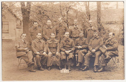 CARTE PHOTO / Soldats Français Prisonniers De Guerre N° 18 Sur Cols / 40-45 / Stalag IX C / Sömmerda / L. WESSNER Phot. - Guerre 1939-45