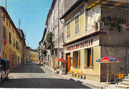 06 - L'ESCARENE Restaurant L'AUBERGE Du CHATEAU ( Vue Extérieure Et La Petite Terrasse ) CPA Village 1979 - Alpes Mme - L'Escarène