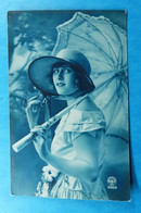 Girl Femme Parapluie Regenscherm Umbrella Chapeau Hoed. Mode Edit A.Noyer  N° 3953 - Mode