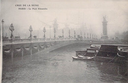 CPA - 75 - PARIS - CRUE DE LA SEINE - Le Pont Alexandre - Barque - Catastrofi