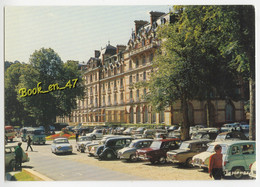 {85815} 61 Orne Bagnoles De L' Orne  L' Hôtel Des Thermes ; Animée ; Panhard , Renault 4L Dauphine R8 , Citroën Traction - Hoteles & Restaurantes