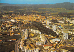 30-BAGNOLS-SUR-CESE- VUE GENERALE DE LA VILLE PAR AVION - Bagnols-sur-Cèze