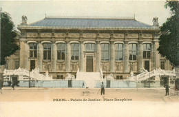 Paris * 1er * La Place Dauphine * Le Palais De Justice - Arrondissement: 01