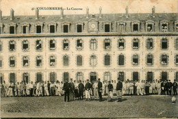 Coulommiers * Intérieur De La Caserne Militaire * Militaria Militaires Régiment - Coulommiers