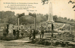 Ste Menehould * Le Monument Aux Morts , Reposant Au Cimetière Militaire * Militaria - Sainte-Menehould