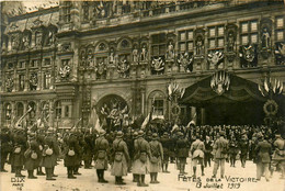 Paris * Carte Photo * Les Fêtes De La Victoire Le 13 Juillet 1919 * Cérémonie Place De La Mairie ? - Sonstige & Ohne Zuordnung