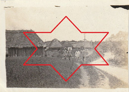 Photo Juin 1917 NUSZCZE (Nyshche, Shtetl, Zboriv, Ternopil Oblast, Galizien) - Une Vue (A241, Ww1, Wk 1) - Ukraine