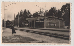 1670 Latvia Railway Station Dzintari Jurmala And Steam Locomotive Late 1940s. Size: 135 X 83 Mm - Lieux