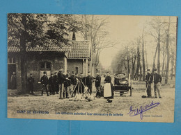 Camp De Beverloo Les Officiers Achetant Leur Nécessaire De Toilette - Leopoldsburg (Beverloo Camp)