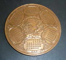 Calendrier - 1963 - C'est Une Médaille En Bronze Recto/verso -  Diamètre  9,6 Cm   -  Poids    284 Gr - Très Bon état - Unclassified