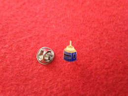 Pin's Pin S VIEUX SATELLITE NASA (bazarcollect28) - Espacio