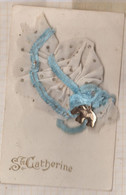 22C1516 Bonnet STE Sainte  CATHERINE Tissus Bleu Avec Médaille éléphant - Santa Catalina