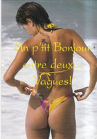 Belle CPM PIN-UP, Femme En Maillot De Bains ! " Un P'tit Bonjour Entre Deux Vagues ! " ; Carte Non écrite. - Pin-Ups