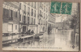 CPA 75 - PARIS - INONDATIONS 1910 - Paris Venise - Boulevard De Grenelle - Oblitération 1910 ANIMATION BARQUE - Arrondissement: 15