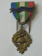 Médaille U.N.C UNION NATIONALE DES COMBATTANTS- Membre Du Bureau    **** EN ACHAT IMMEDIAT **** - Frankreich