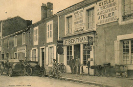 La Rochelle * Ets F. BERTRAND Cycles Machines à Coudre , Près Le Marché - La Rochelle