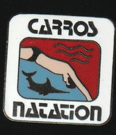 74656-Pin's. Natation.Carros. Alpes-Maritimes,signé AB. - Natación