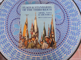 FLAGS & STANDARRDS OF THE THIRDREICH - Brian L. Davis - Inglés