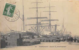 59-DUNKERQUE- NAVIRE EN DECHARGEMENT - Dunkerque