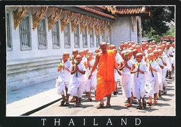 ►  CP   Thailand  A Procession Of Novices Clutching Lotus Buds Around Chapel Of Marble Temple Bangkok - Buddhism