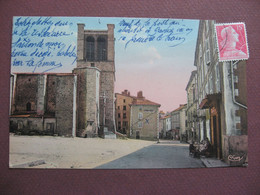 CPA  63 CUNLHAT L'Eglise Et Son Quartier COMMERCE Colorisée 1955 Carte Coupée Sur Le Timbre - Cunlhat