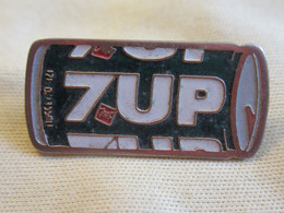 Petit Insigne Publicitaire/ 7UP/ Seven Up Boisson Gazeuse Rafraîchissante / Vers 1980-1990       INS2 - Andere & Zonder Classificatie